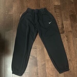 Nike Sportswear Phoenix Fleece
Women's High-Waisted Oversized Sweatpants